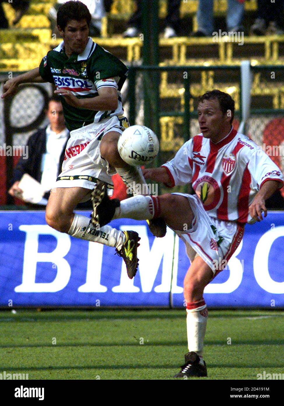 Mexican player Fabian Pena (R) of club Necaxa battles for the balll against  striker Adelino Batista of club Leon during the first half of their summer  2001 championship match in Aztec stadium