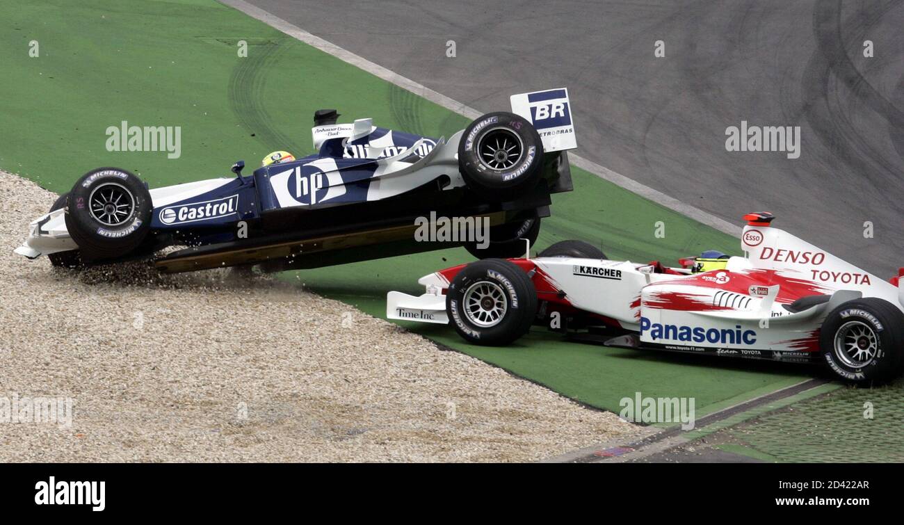 TOYOTA F1 DRIVER DA MATTA OF BRAZIL CRASHES INTO THE BMW WILLIAMS OF  GERMANY'S RALF SCHUMACHER AT THE START OF THE EUROPEAN GRAND PRIX AT THE  NUERBURGRING RACE COURSE. Toyota Formula One