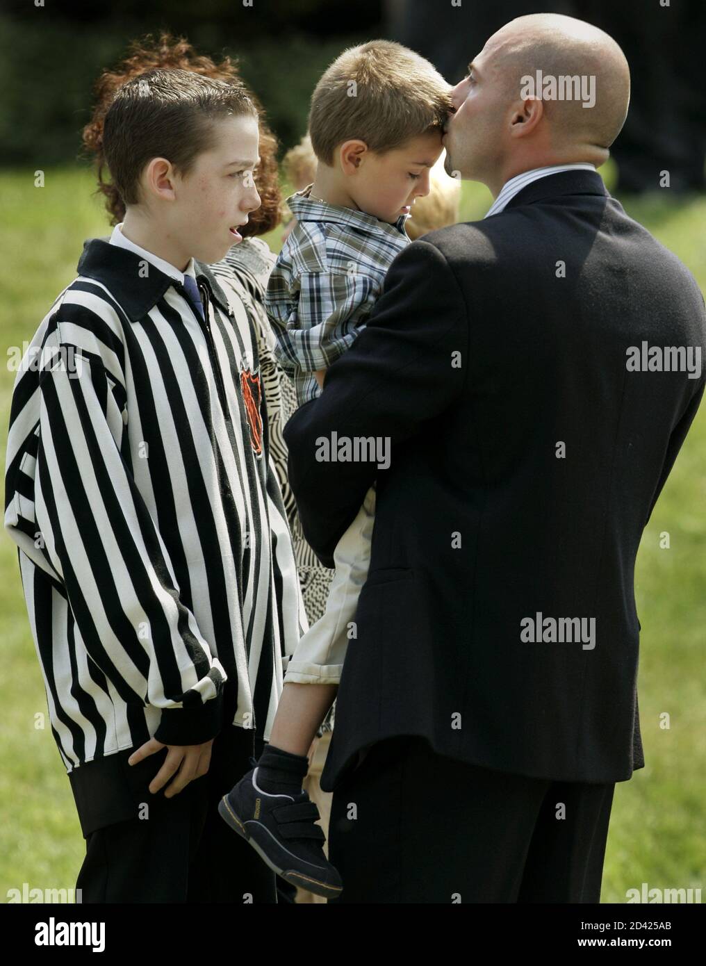 Nhl referee hi-res stock photography and images - Page 4 - Alamy