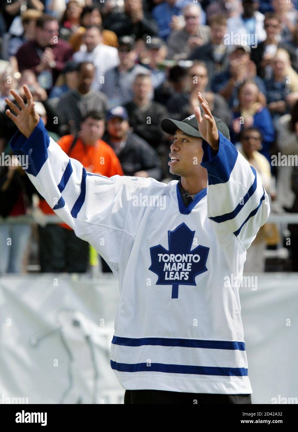 canada maple leaf hockey jersey