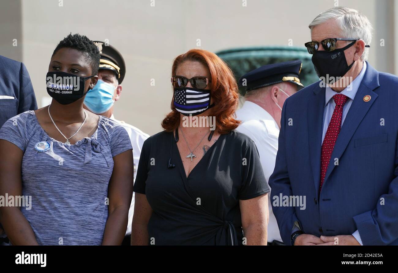 St. Louis, United States. 08th Oct, 2020. Missouri Governor Mike Parson stands with police widows, Sgt. Ann Marie Dorn and Alexis Bohannon (L) during an event for Backstoppers at the Civil Courts Building in St. Louis on October 8, 2020. Dorn's husband, retired St. Louis Police Captain David Dorn, was shot and killed during protests on June 2, 2020, protecting a pawn shop, while officer Tamarris Bohannon was shot and killed on August 30, 2020 after responding to a shooting call. Photo by Bill Greenblatt/UPI Credit: UPI/Alamy Live News Stock Photo