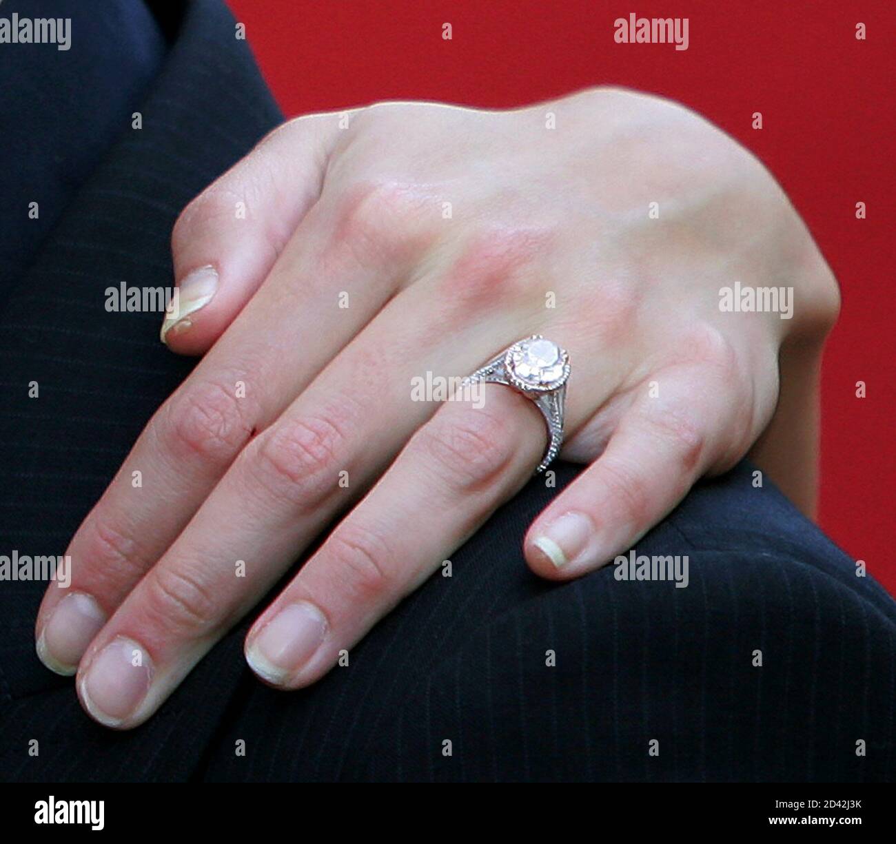 Katie Holmes Engagement Rings / However, the dawson's creek alum's rep ...