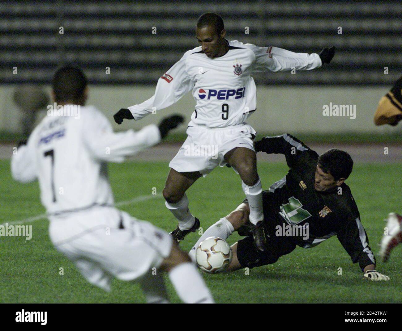 Brazil's Corinthians player Liedson (C) controls the ball while Bolivia's Strongest goalkeeper