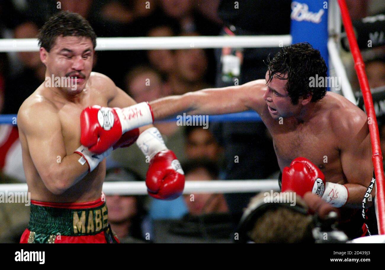 Oscar De La Hoya of Los Angeles, California, (R) hits Yory Boy Campas of Navojoa, Mexico, during the fourth round of their WBC/WBA welterweight championship fight at the Mandalay Bay Events Center in Las Vegas, Nevada, May 3, 2003. De La Hoya retained his title when the referee stopped the fight in the seventh round. Picture taken May 3, 2003. REUTERS/Ethan Miller  EM/HB Stock Photo