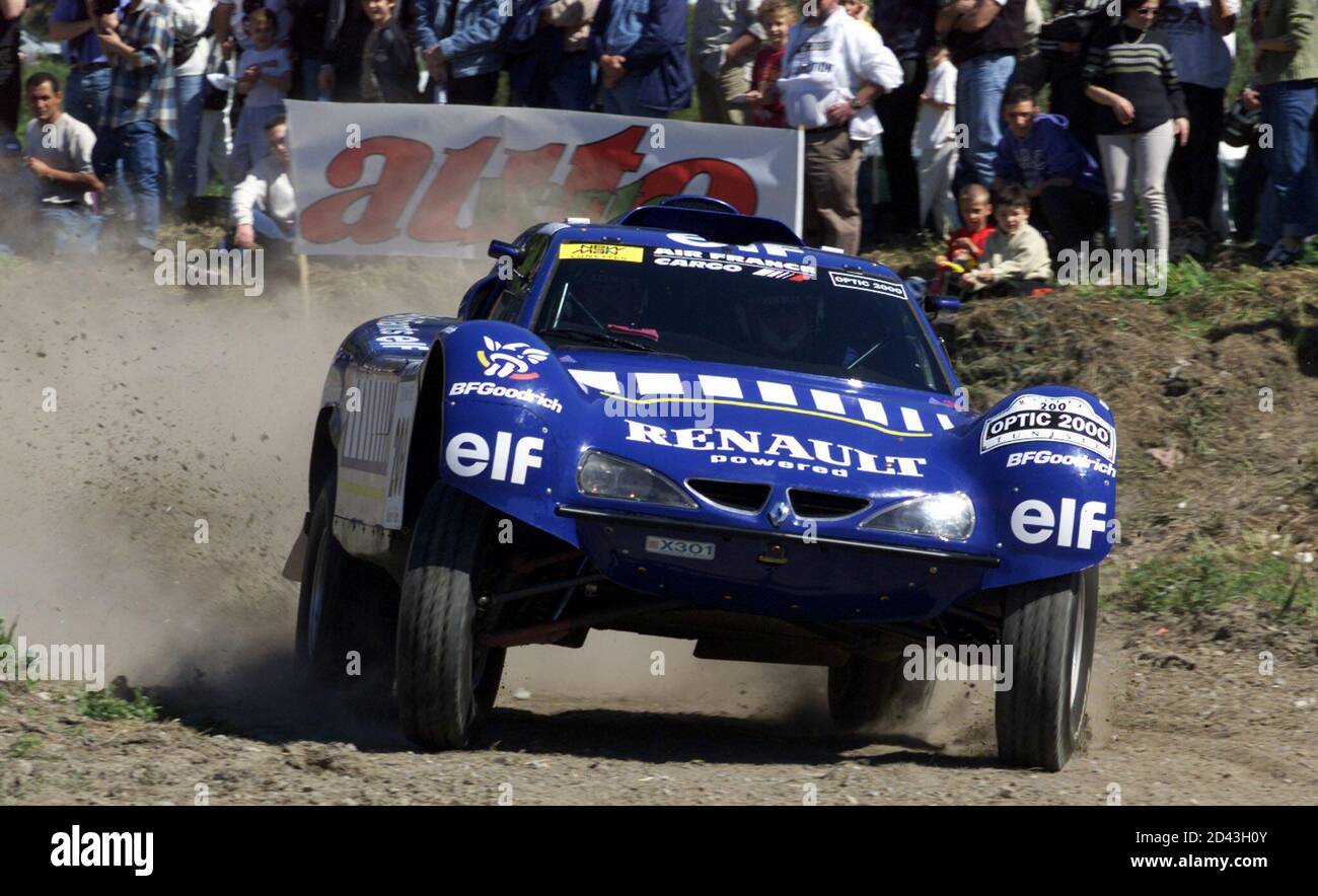 French driver Jean-Louis Schlesser and his co-driver Henri Magne driver  their Renault buggy during the Tunis rally prologue taking place in Nice  March 31, 2001. PD Stock Photo - Alamy