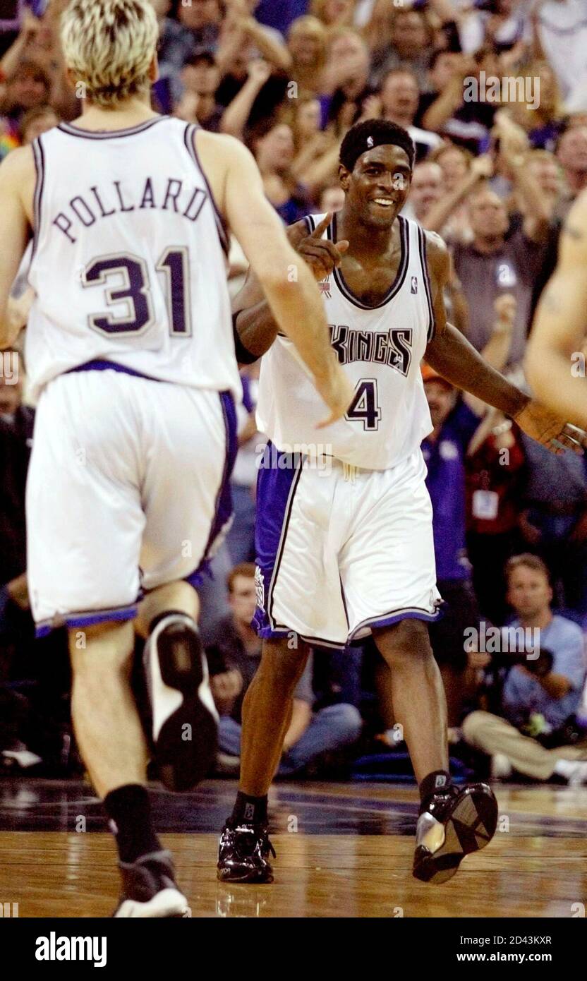 Sacramento Kings Chris Webber 4 Celebrates With Teammate Scot Pollard 31 Against The Los Angeles Lakers
