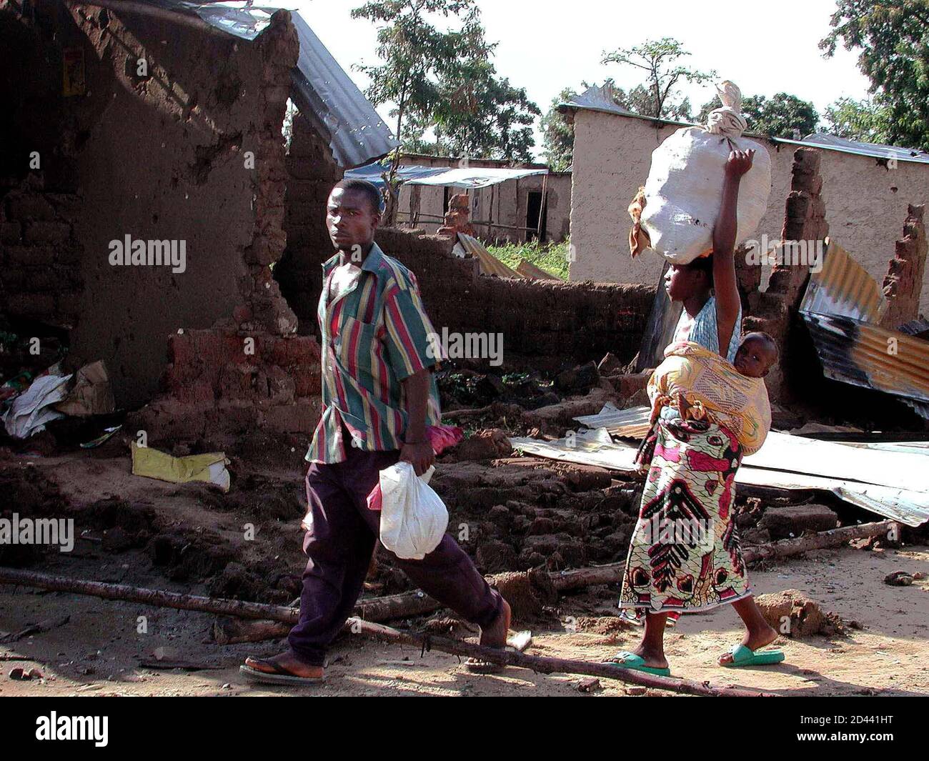 Burundi Displaced Civilians Walk Back Home March 15 01 In Kinama A Northern Suburb Of The Capital Bujumbura After Two Weeks Of Heavy Fighting With Ethnic Hutu Rebels That Attacked The Burundian