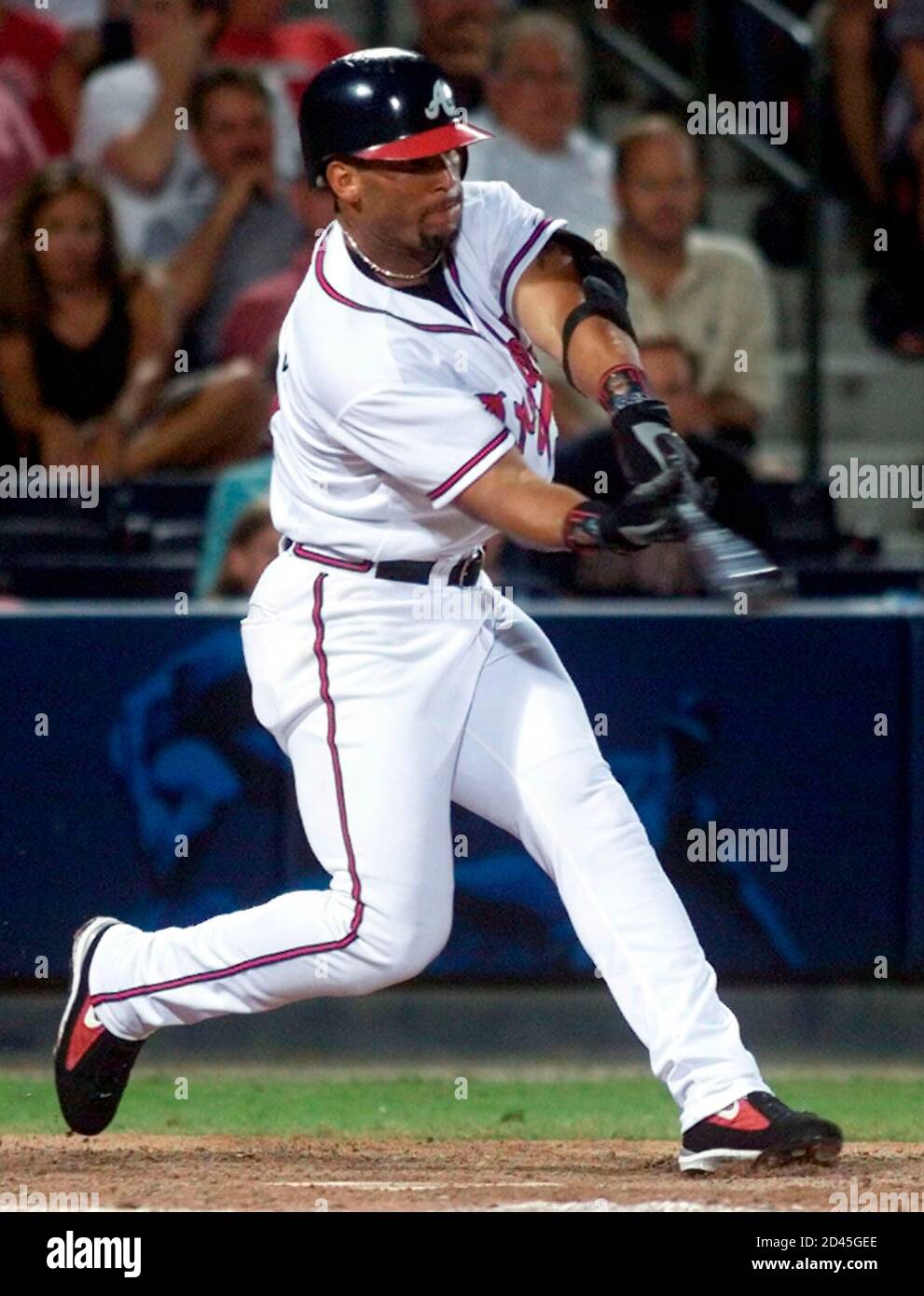 Atlanta Braves batter Gary Sheffield hits a game-winning home run in the  bottom of the ninth inning to give the Braves a 2-1 win over the St. Louis  Cardinals in Atlanta, August