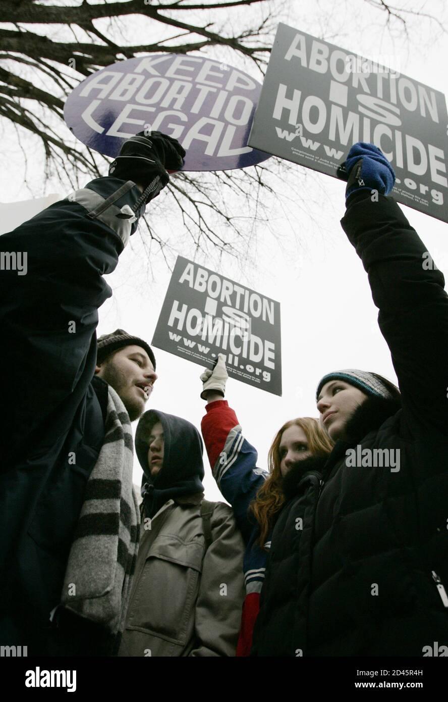 Pro-choice activist Luqman Clark of Arlington, Virginia (L) argues with an anti-Abortion protestor outside the U.S. Supreme Court, in Washington, January 24, 2005. Thousands of pro-life activists marched to the Supreme Court where they were met by a handful of pro-choice campaigners on the 32nd anniversary of the Supreme Court's decision in the Roe v. Wade abortion rights decision. REUTERS/Jason Reed  JIR/GN Stock Photo