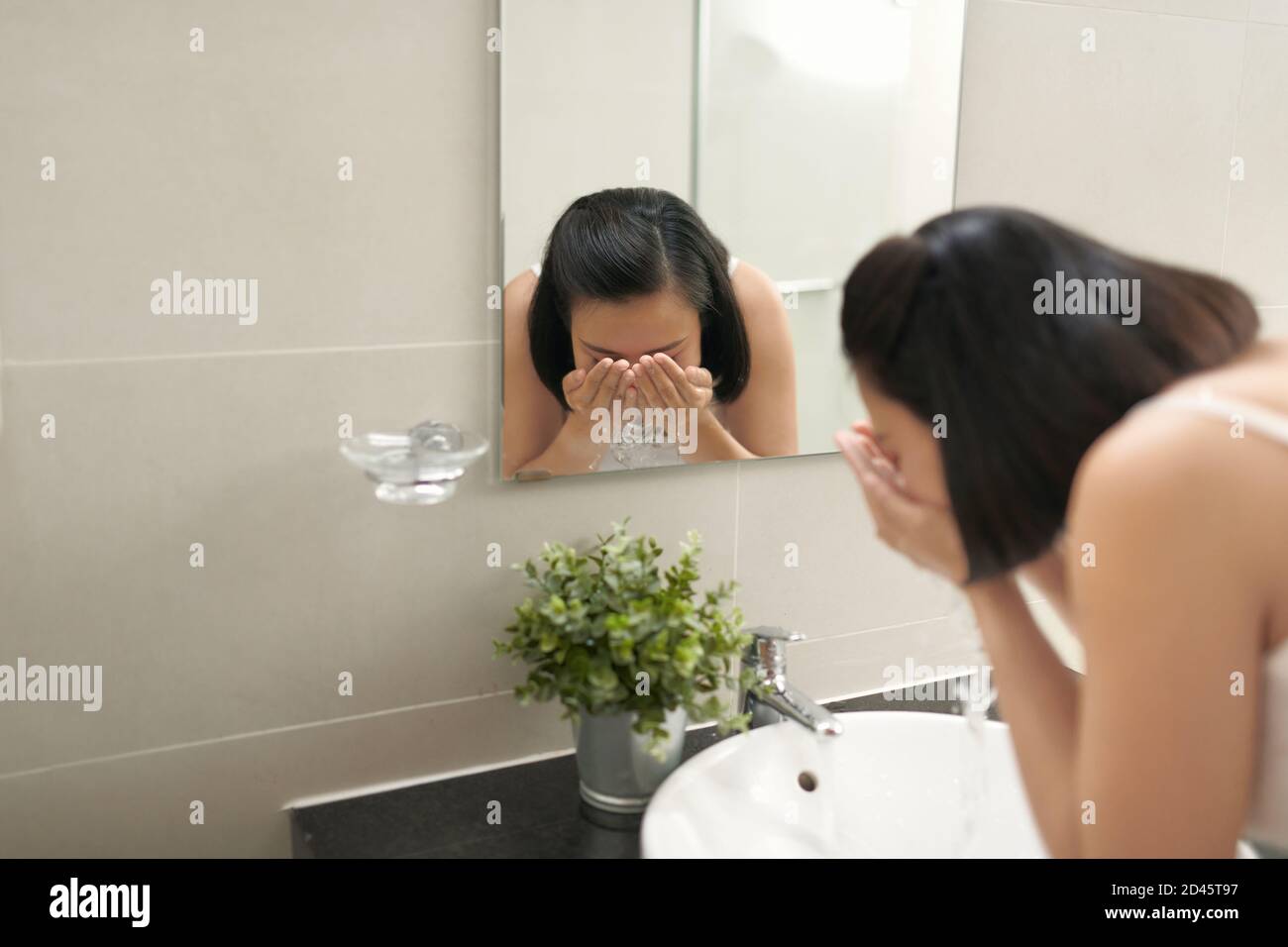 Woman splashing face hi-res stock photography and images - Alamy