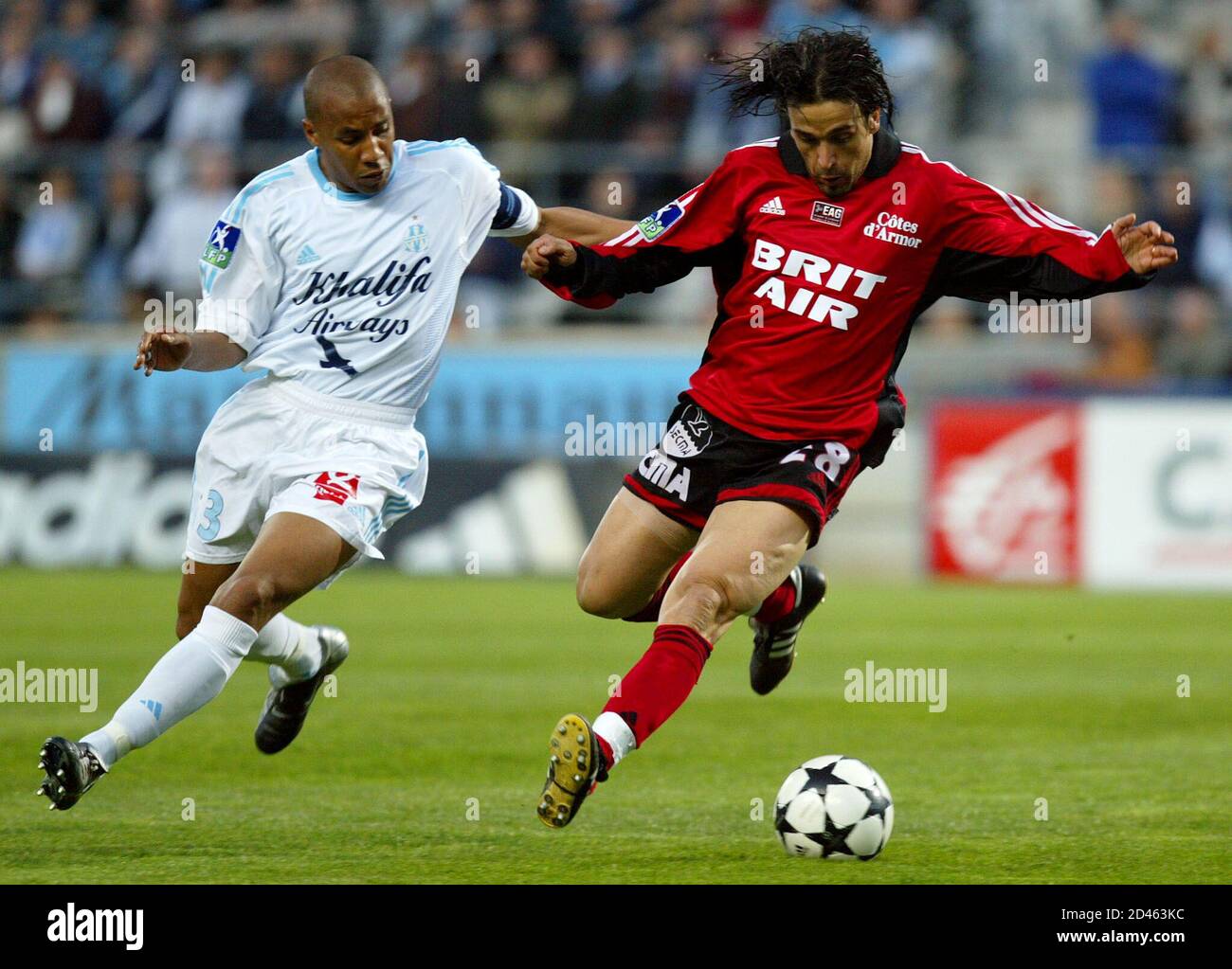 MANUEL DOS SANTOS OF MARSEILLE CHALLENGES JEAN LOUIS MONTERO OF GUINGAMP  DURING FRENCH SOCCER LEAGUE MATCH IN MARSEILLE Stock Photo - Alamy