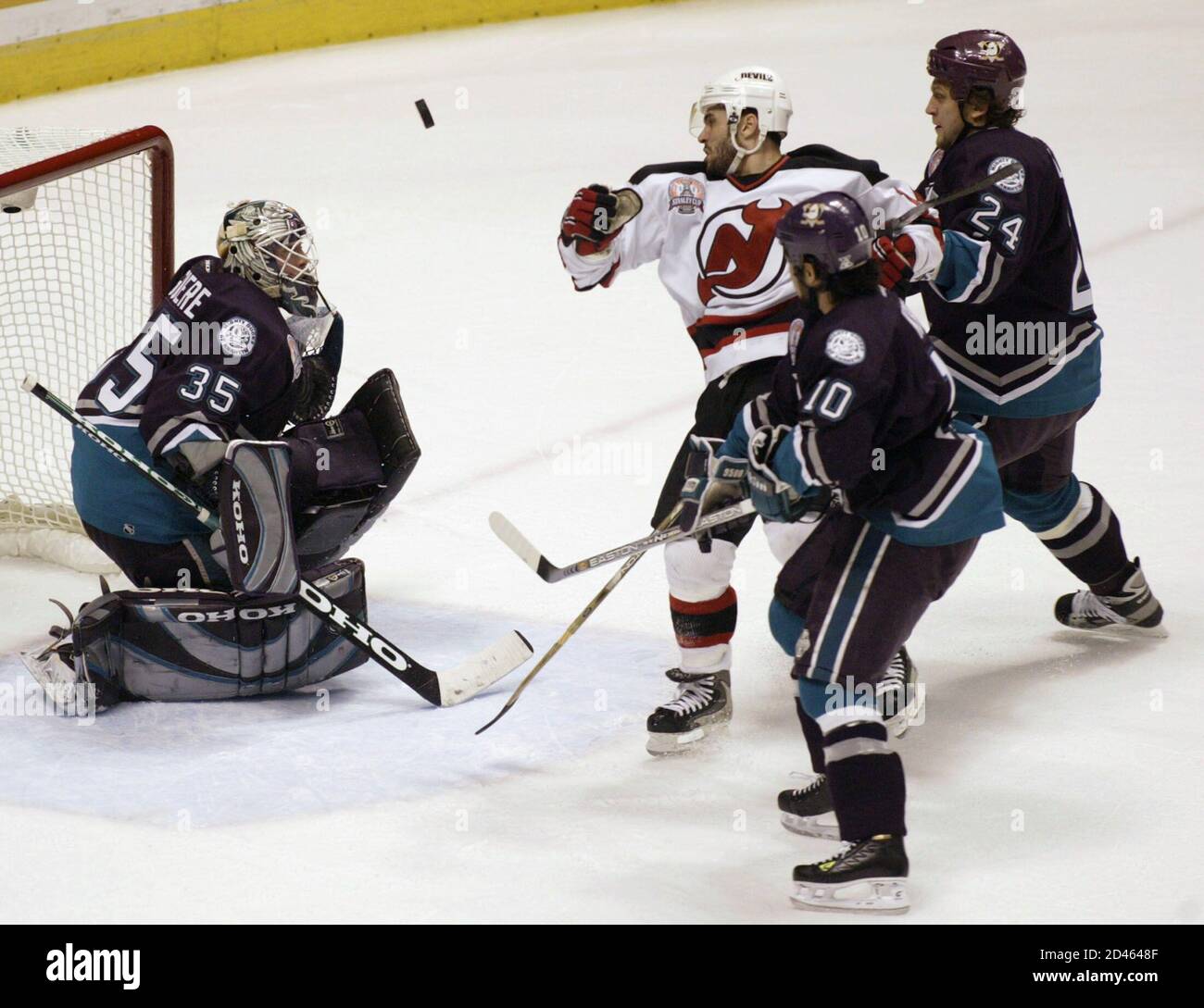 New Jersey Devils Brian Gionta has the puck bounce off his arm and into the  net past Anaheim Mighty Ducks goalie Jean-Sebastien Giguere (L) on a  disallowed goal during first period action