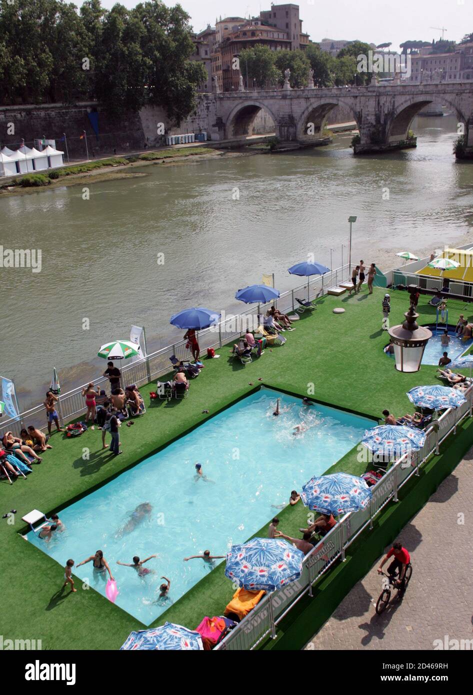 Temporary Pool High Resolution Stock Photography And Images Alamy