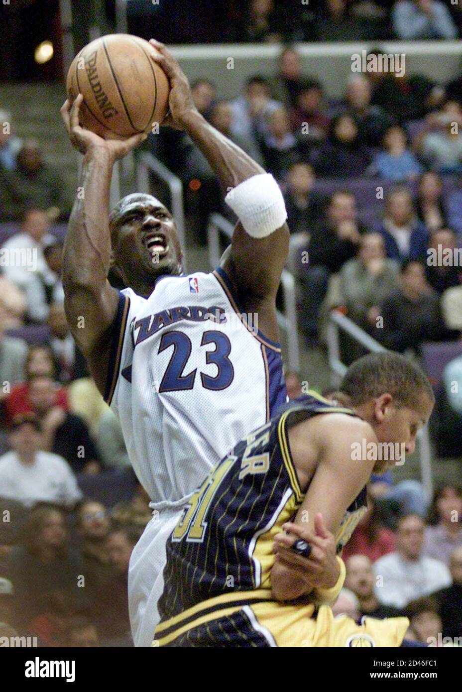 kærtegn Wardian sag tyve Washington Wizards' Michael Jordan (23) attempts a jump shot over Indiana  Pacers' Reggie Miller in the first half at the MCI Center in Washington  November 26, 2002. Miller, who was out of