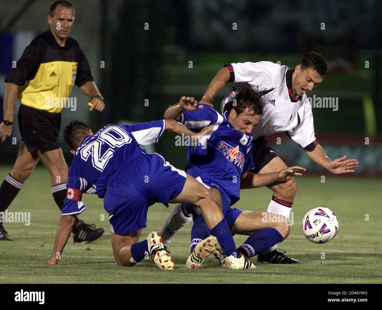 Fulham's Steed Malbranque (R) struggles for the ball against Egaleo's  Georgios Alexopoulos (C) and Ioannis Skopelitis during a third round,  second leg UEFA Intertoto Cup match in Athens July 27, 2002. REUTERS/Yiorgos