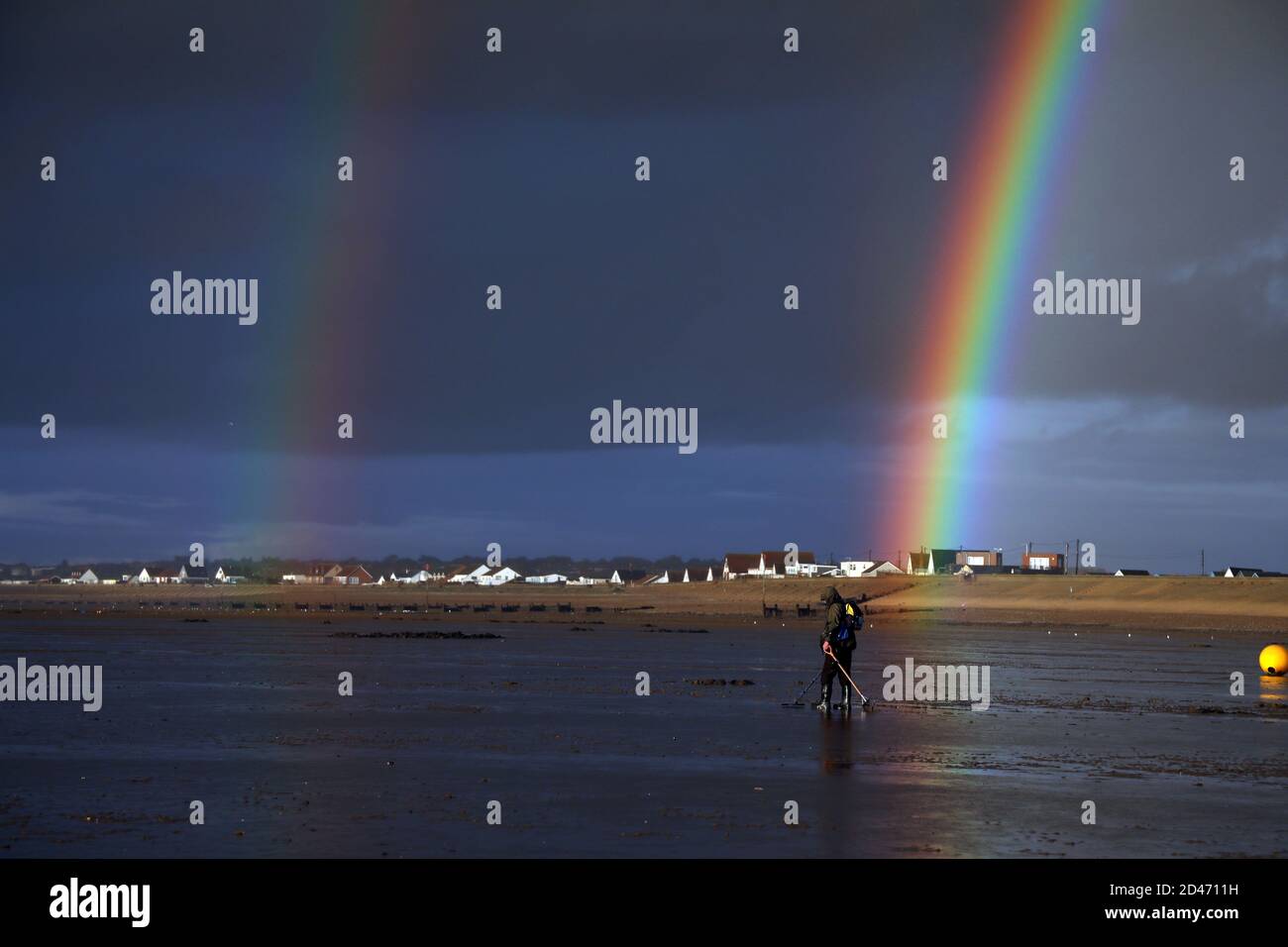 Metal detectorist gold hires stock photography and images Alamy