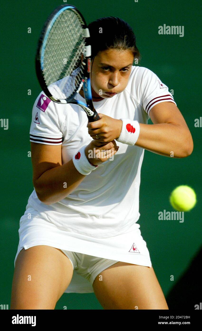 France's Marion Bartoli returns to Slovakia's Daniela Hantuchova on the