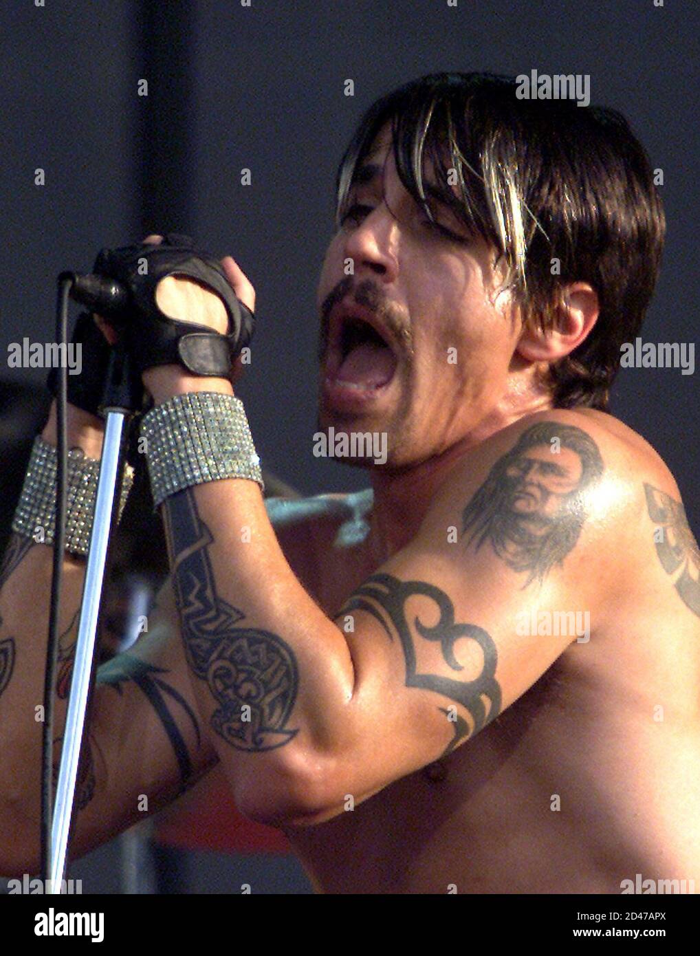 Red Hot Chili Peppers leader singer Anthony Kiedis performs as the group  support [U2 ] at Slane Castle, County Meath August 25, 2001. [U2, who are  touring with their "Elevation Tour 2001"