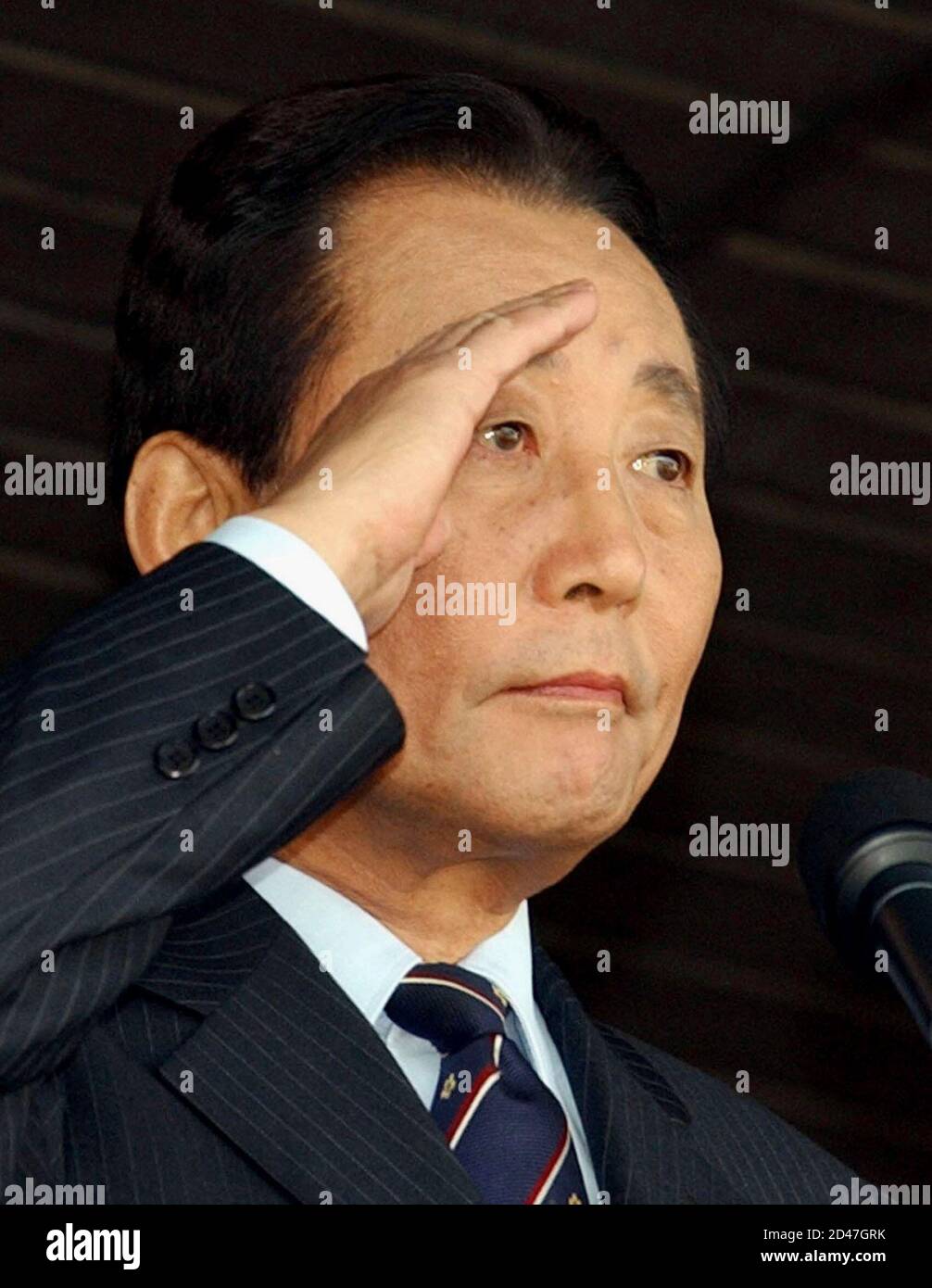 South Korea S Acting President Goh Kun Salutes During The 20th Graduation Ceremony Of The Korea National Police University In Yongin South Of Seoul March 19 2004 South Korea S Opposition Dominated Parliament Passed An