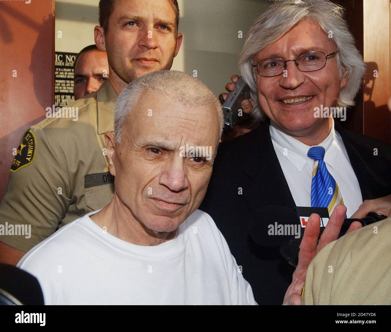 Actor and murder defendant Robert Blake (L) is released from the Los  Angeles men's central jail, March 14, 2003, pending trial at an  undetermined date for the shooting death of his wife.