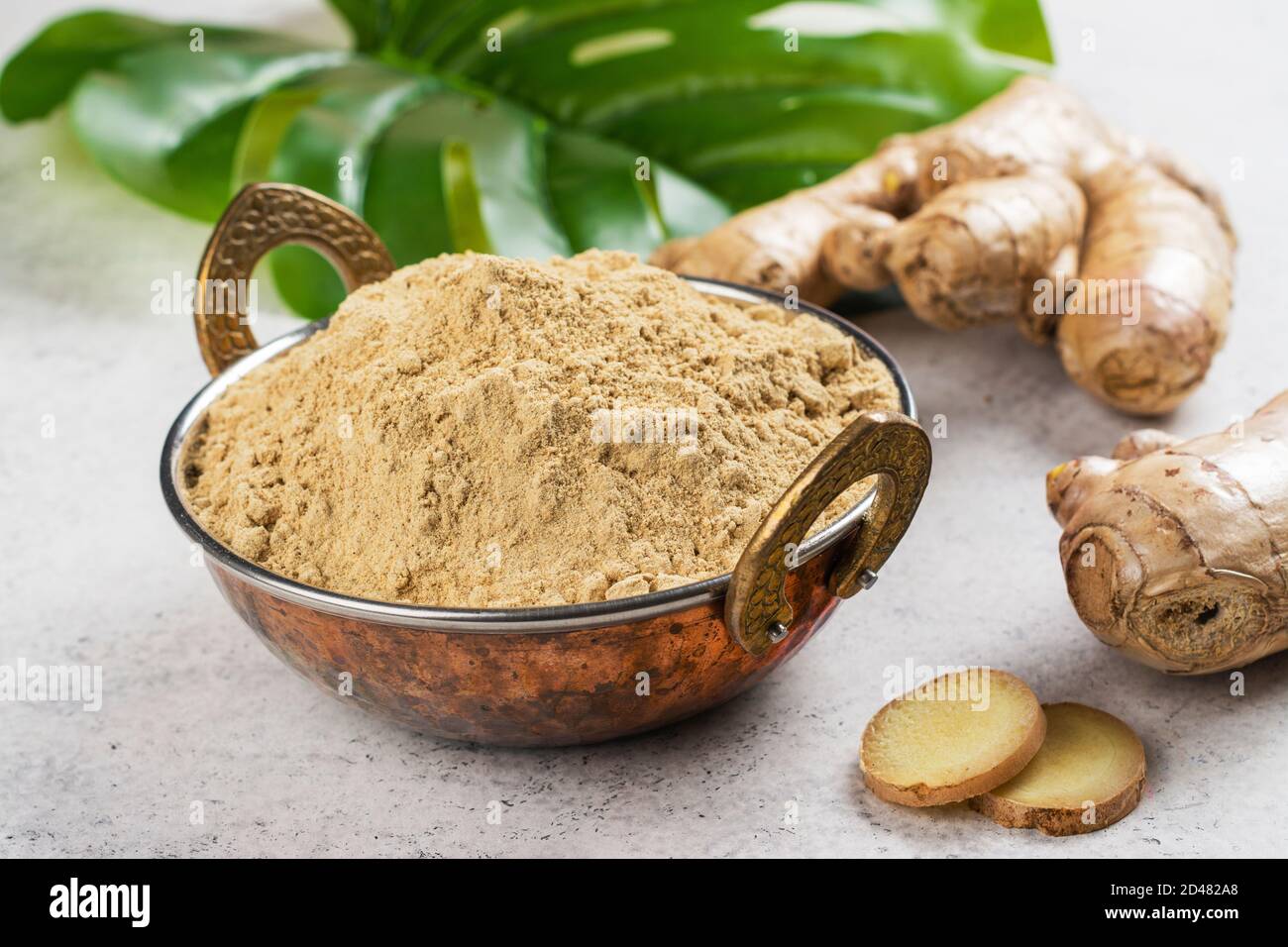 Ginger powder and fresh root Stock Photo - Alamy