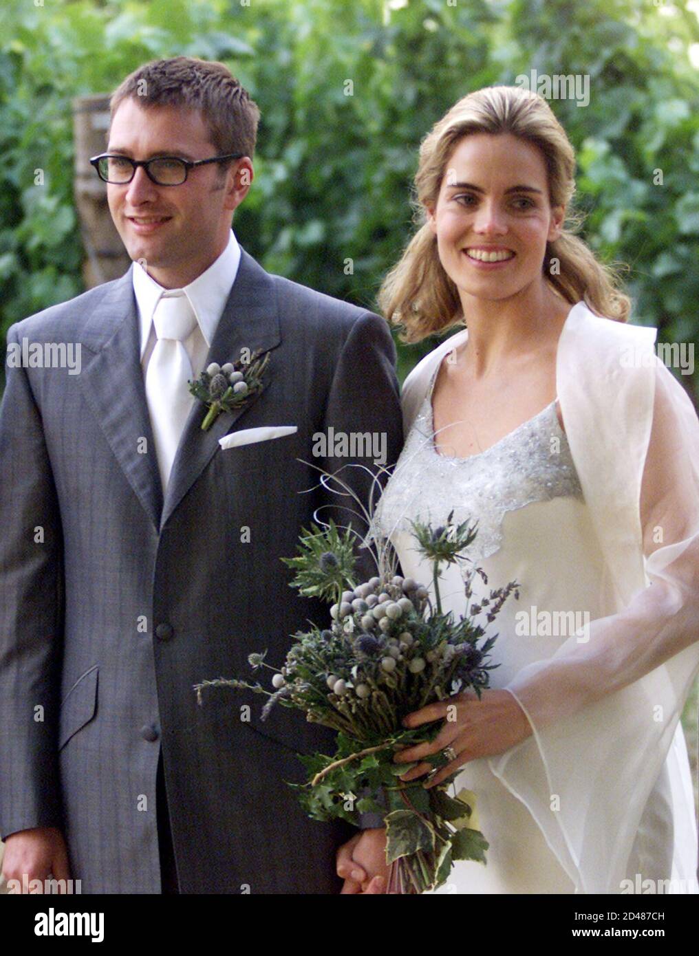 Mark Ferguson (L) and Fiona Stanley (R) celebrate their wedding at a  ceremony on the Lanzerac wine estate near Stellenbosch, November 18, 2000.  Mark is the son of Manchester United soccer manager