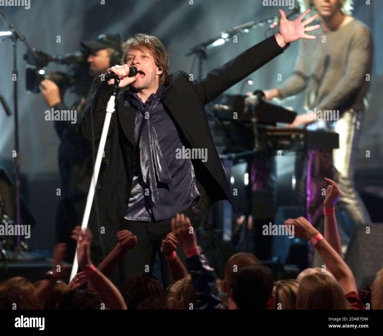 Jon Bon Jovi Lead Signer Of The Group Bon Jovi Performs It S My Life At The First My Vh1 Awards November 30 00 In Los Angeles Vh1 Viewers Voted For Their Favorite