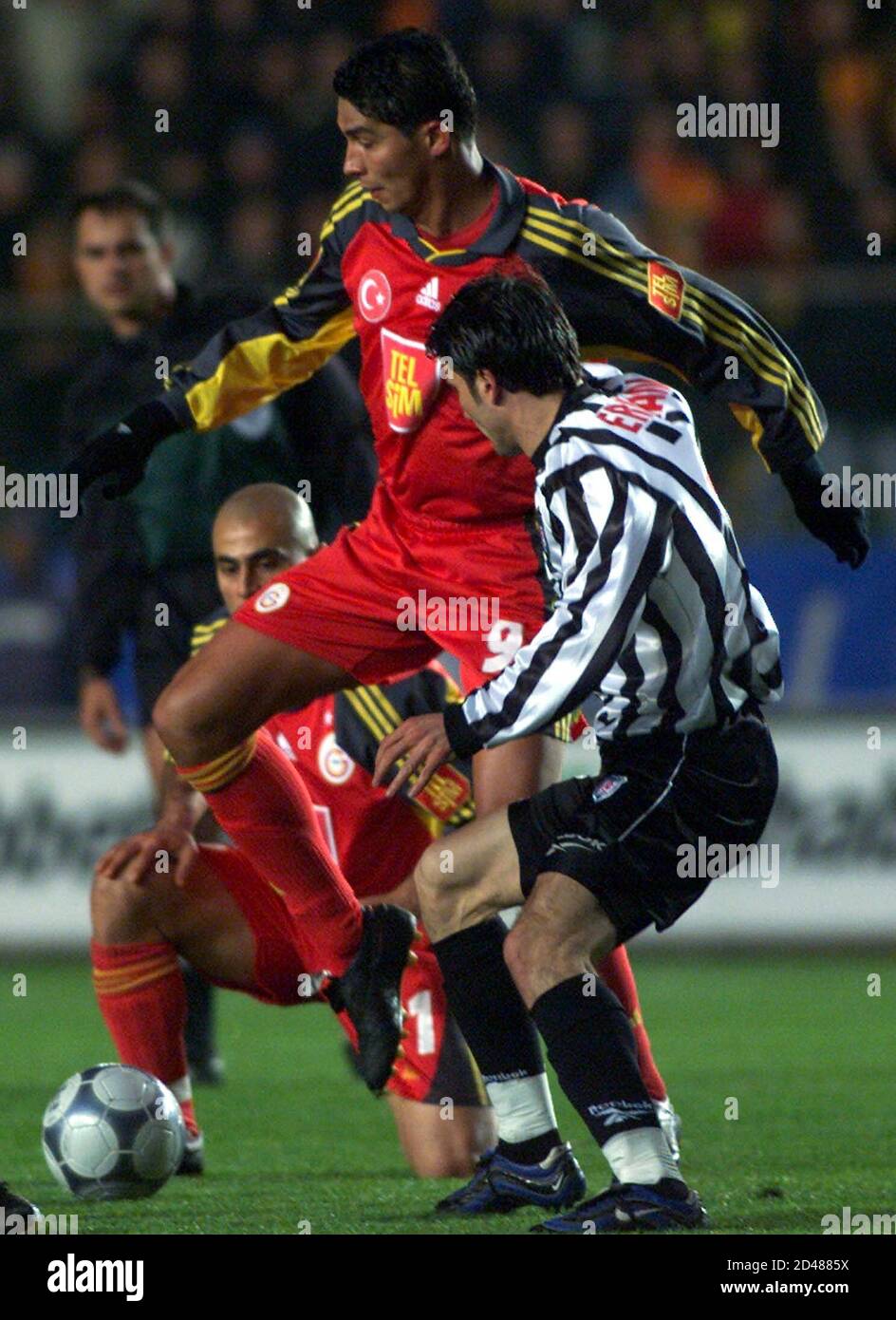 Football Olympiastadion Munich Germany 4 8 2000 International Friendly Fc Bayern Munich Munchen Muenchen Vs Galatasaray Istanbul 3 1 Mario Jardel Istanbul Stock Photo Alamy