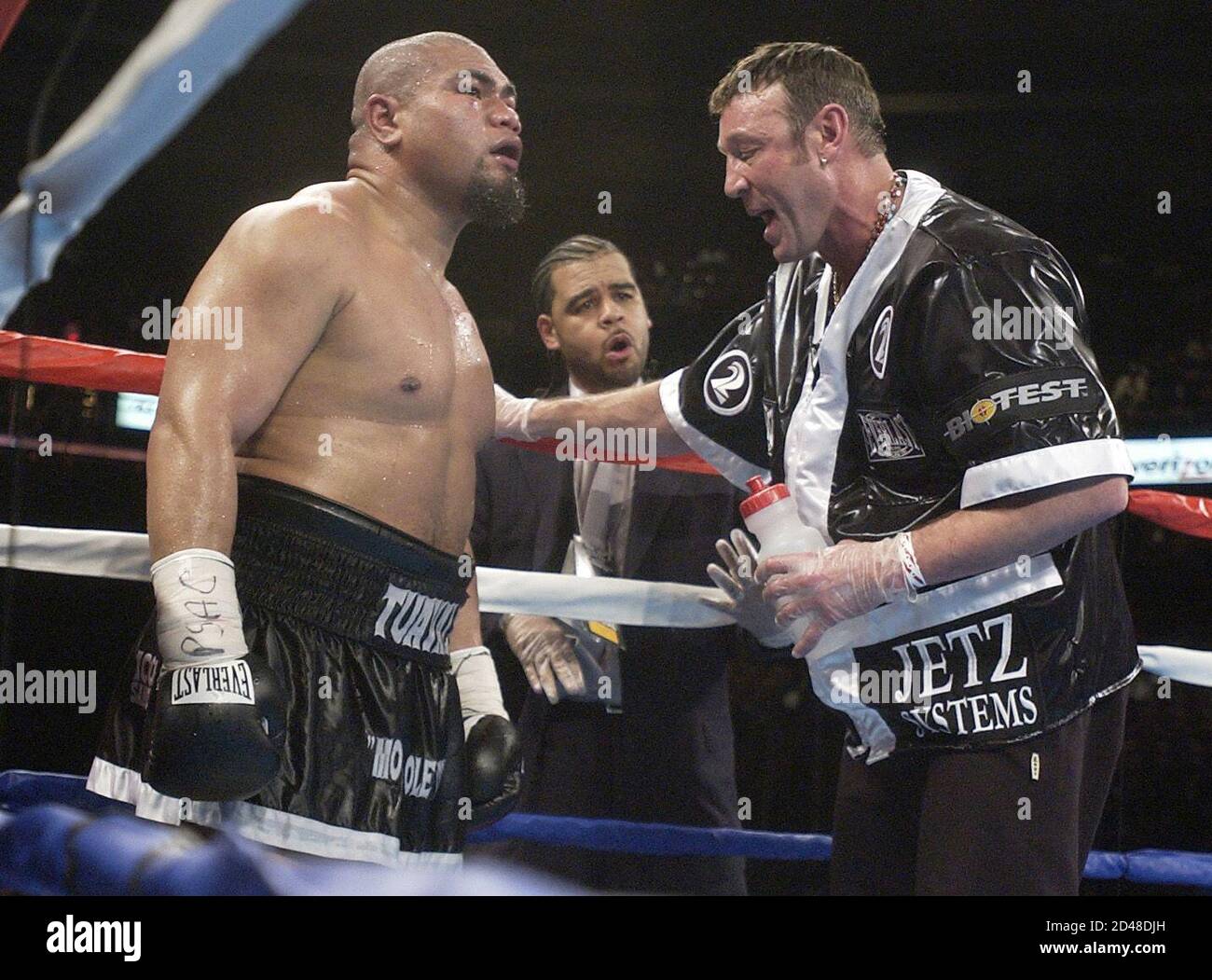 Boxer David Tua L From New Zealand Gets Advice From His Manager Kevin Barry During His 12 Round Heavyweight Fight With Hasim Rahman From Baltimore Maryland In Philadelphia Pa March 29 03 The Boxer David Tua L From New Zealand Gets Advice From His Manager Kevin Barry During His 12 Round Heavyweight Fight With Hasim Rahman From Baltimore Maryland In Philadelphia Pa March 29 03 The