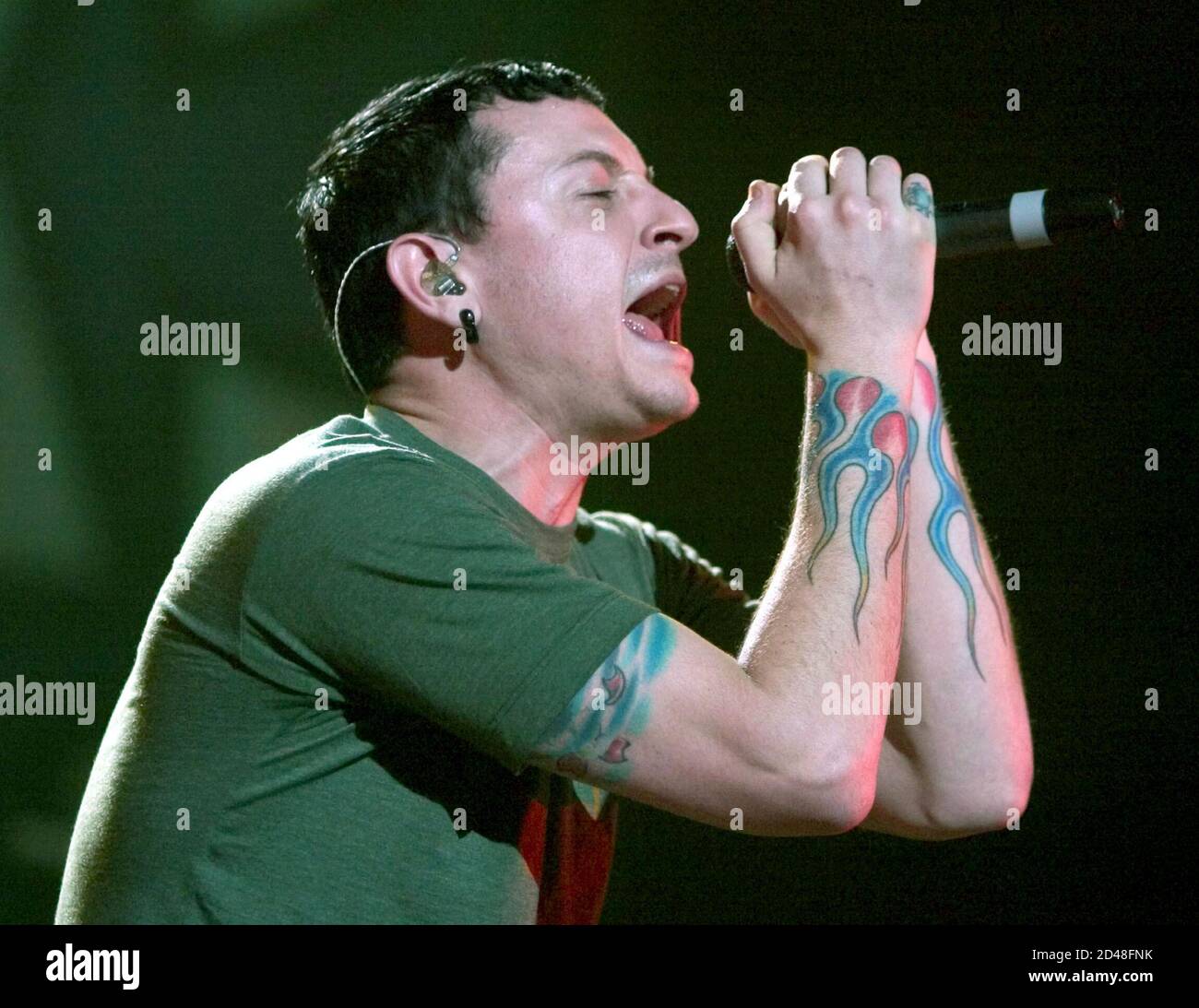 Chester bennington music hi-res stock photography and images - Alamy
