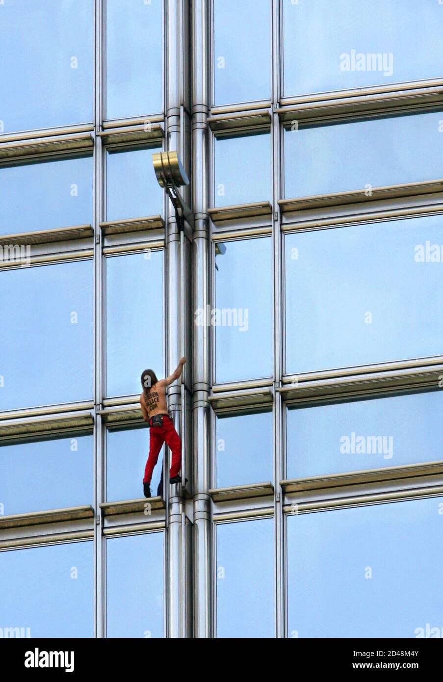 French Spiderman Alain Robert Climbs Up The 62 Floor 283 Metre Cheung Kong Centre In Central Hong Kong June 11 2005 Robert Using Bare Hands And Feet Has Climbed Many World S Most