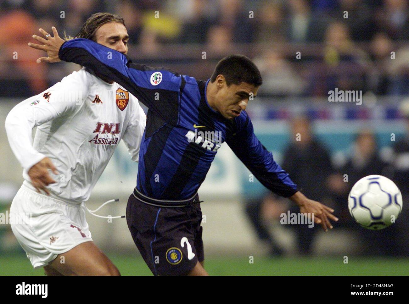 Argentinas A S Roma Striker Batistuta In Action Against Inter Milan Cordoba During Their Soccer Match In Milan Argentinas A S Roma Striker Gabriel Batistuta L Fights For The Ball Against Colombian Inter Milan Defender Ivan