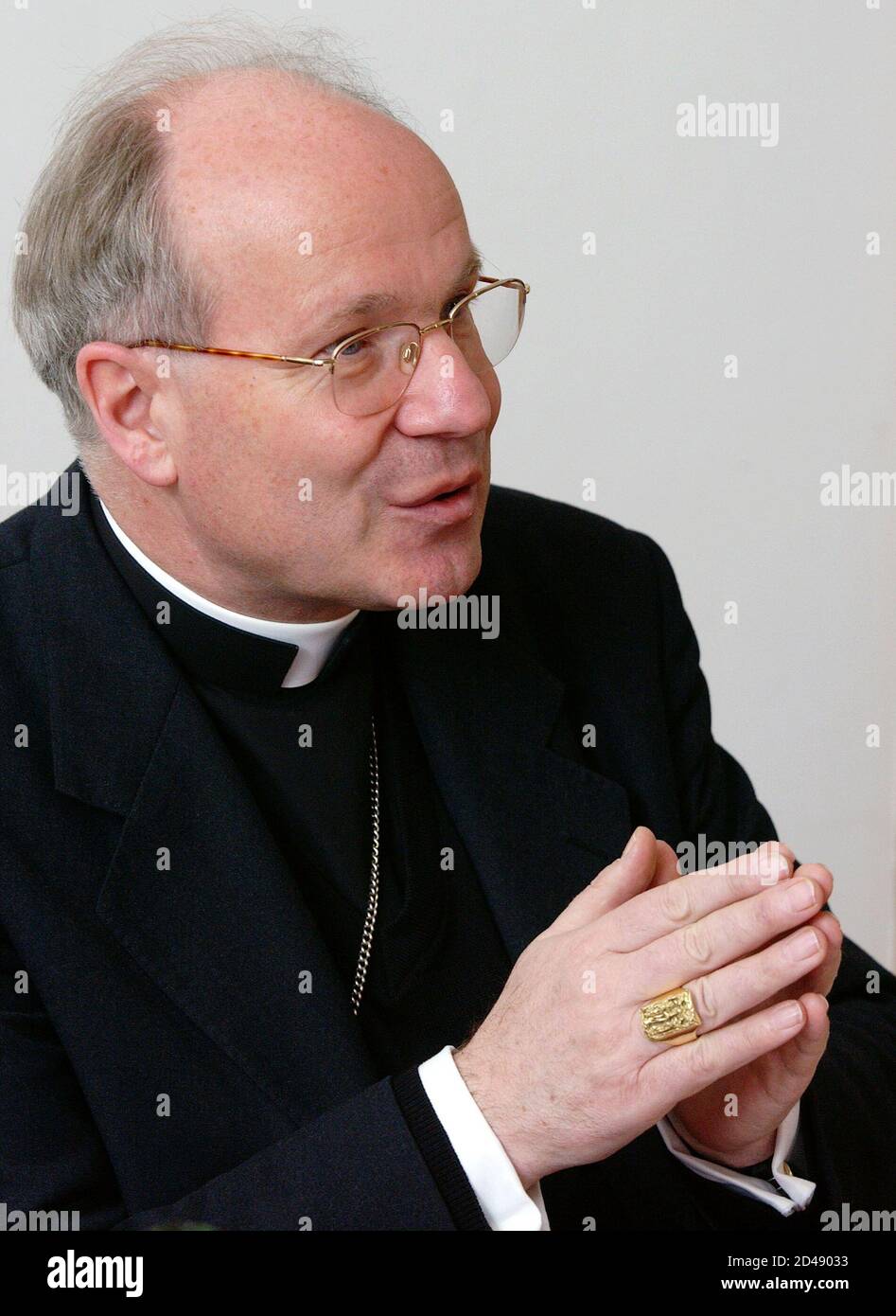 Kardinal Christoph Schoenborn gab heute, am 11. April 2003, in Wien eine Pressekonferenz zum Abschluss der Fruehjahrssession der oesterreichischen Bischofskonferenz. REUTERS/Heinz-Peter Bader REUTERS  HP/ Stock Photo