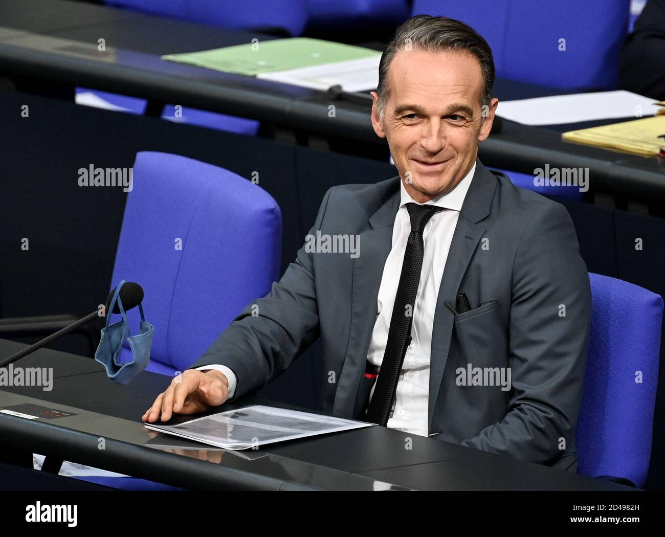 Berlin, Germany. 09th Oct, 2020. Heiko Maas (SPD), Foreign Minister, attends the Bundestag session and smiles. The victims of the German wars of annihilation and the vote on the reform of family reunification in the EU are being debated. Credit: Britta Pedersen/dpa-Zentralbild/dpa/Alamy Live News Stock Photo