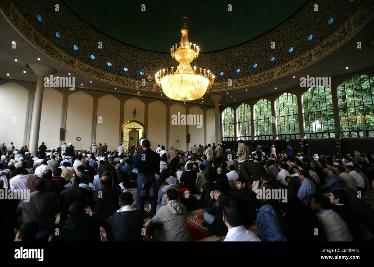 Muslims Take Part In The Friday Prayers At The Central Mosque At Regent S Park In London One Day After The Bomb Blasts July 8 05 Four Blasts Ripped Through London During Rush