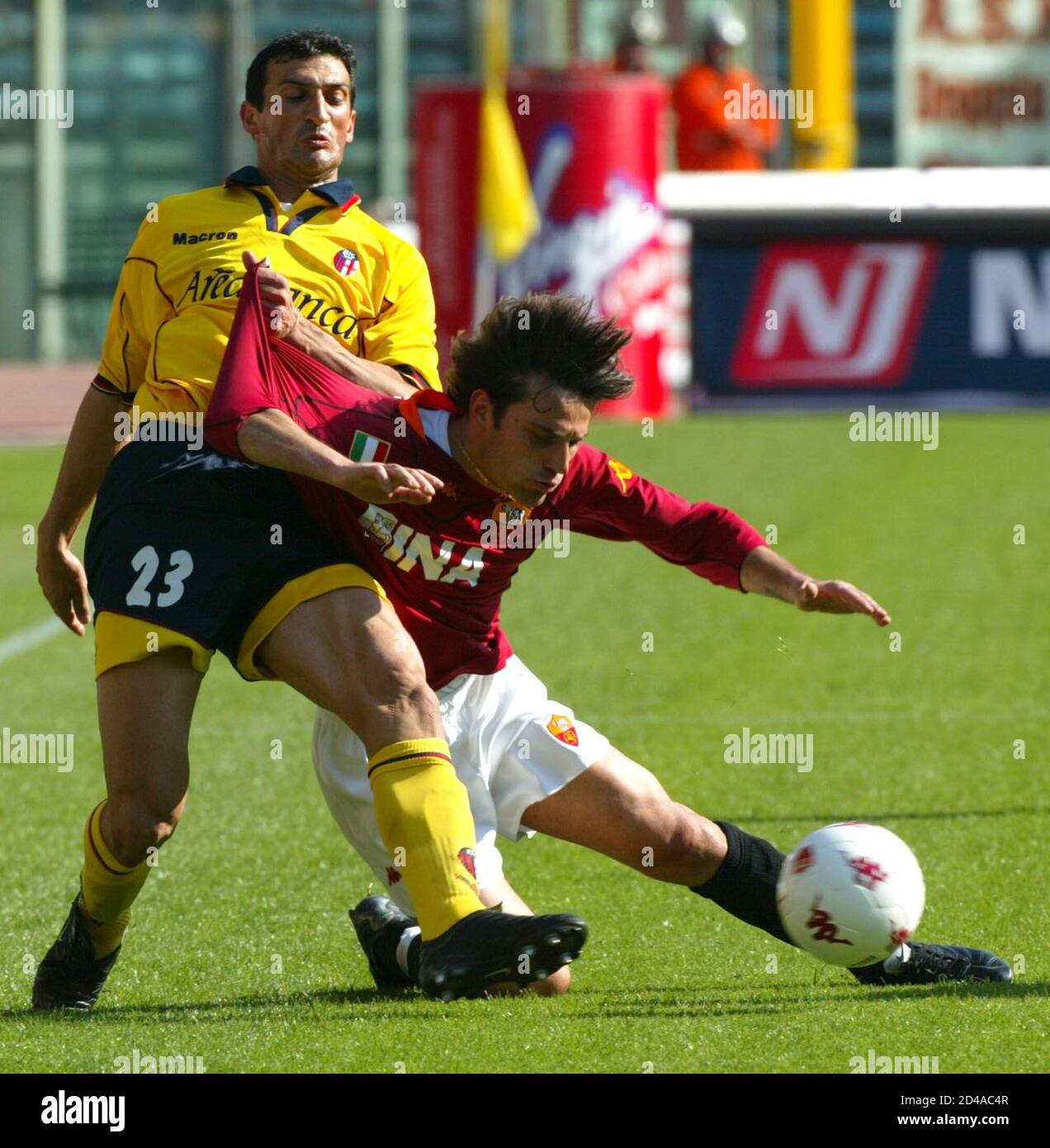 AS Roma striker Vincenzo Montella (R) fights for the ball with Bologna's  Ivan Tomic during their Serie A match at Rome's Olympic stadium March 30,  2002. REUTERS/Paolo Cocco PC/CLH Stock Photo -