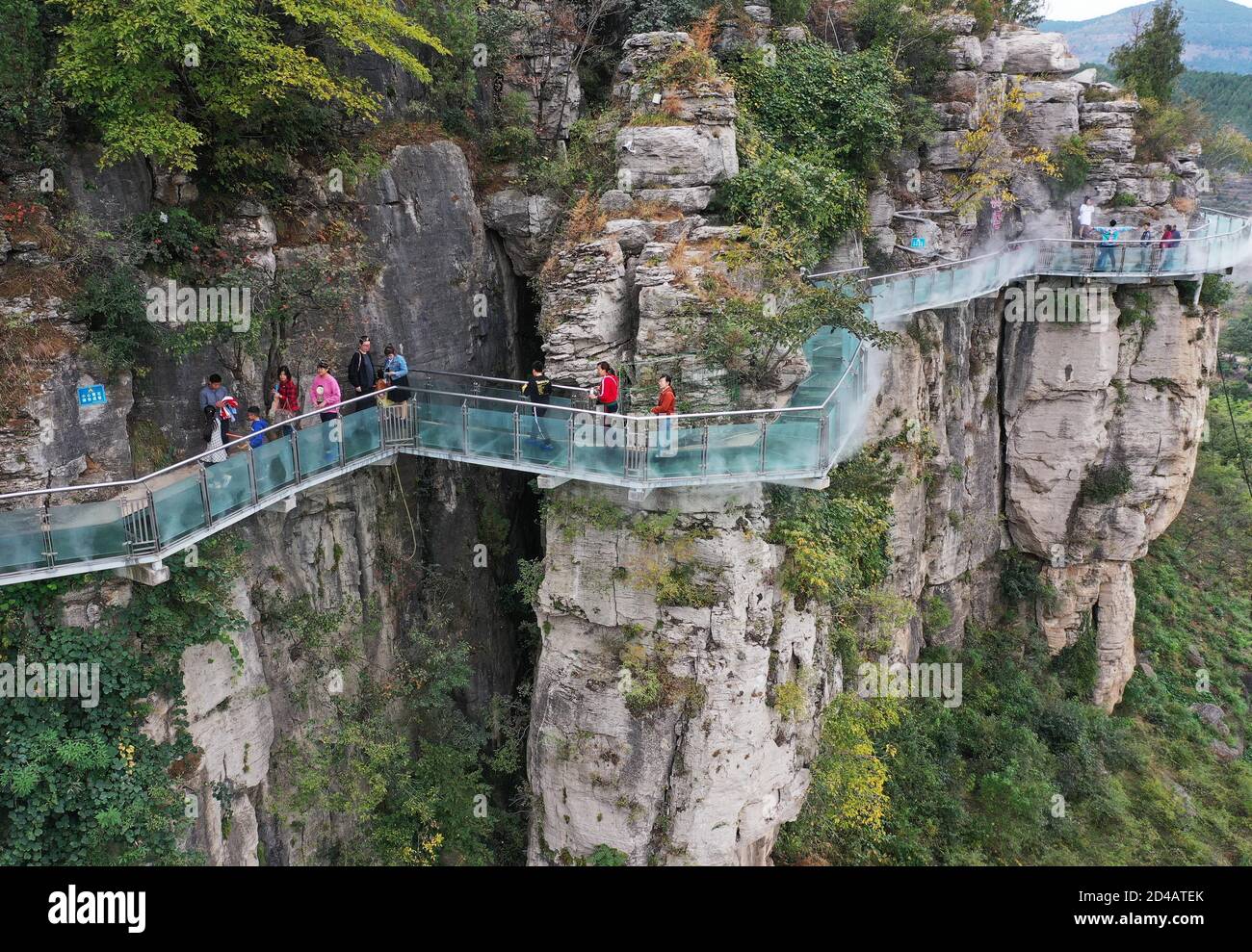China. 08th Oct, 2020. Over 637 million people go traveliong on the ...