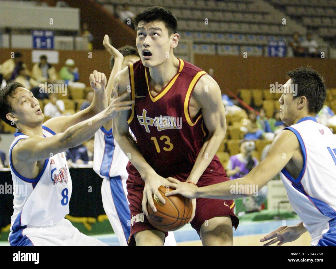 Yao Ming C From China Is Challenged By L R Li Wai Lun Yu Hing Hoi And Tam Wai Yeung From Hong Kong During The Preliminary Round A Group Match Of The Men S