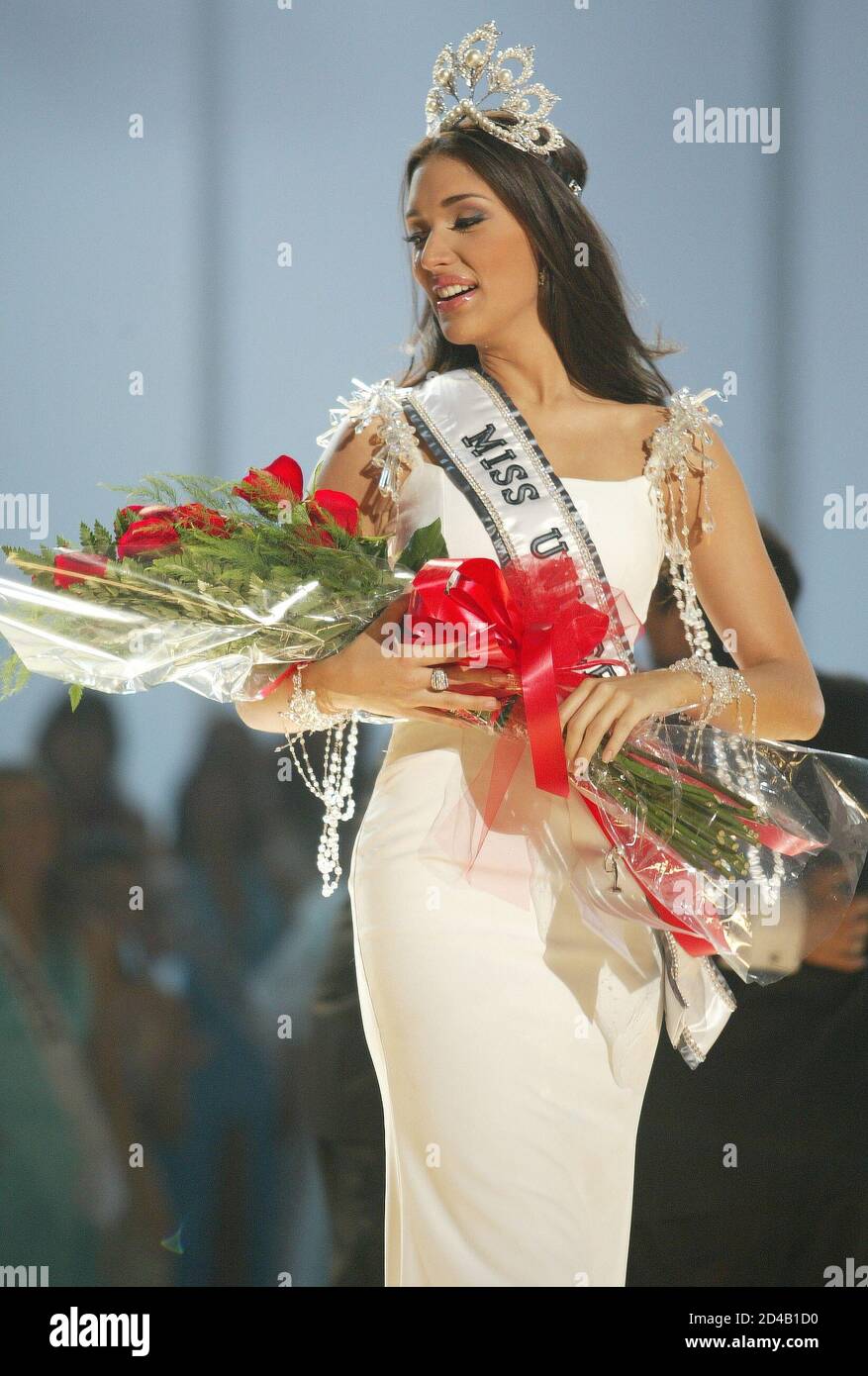 Miss Dominican Republic Amelia Vega walks with her bouquet after being  crowned Miss Universe during the 2003 Miss Universe Pageant in Panama City  June 3, 2003. Vega, an 18-year-old high school student,