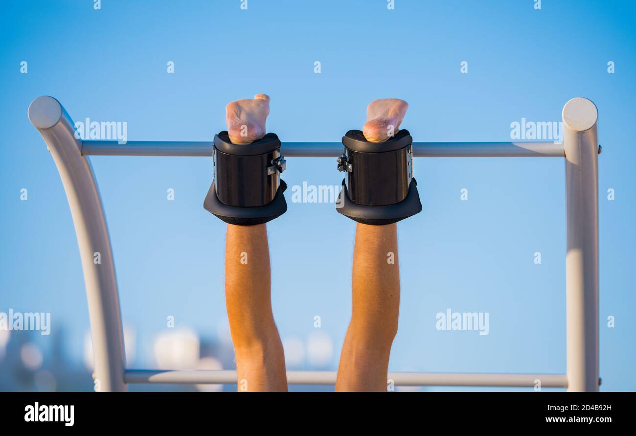 Man hanging upside down hires stock photography and images Alamy