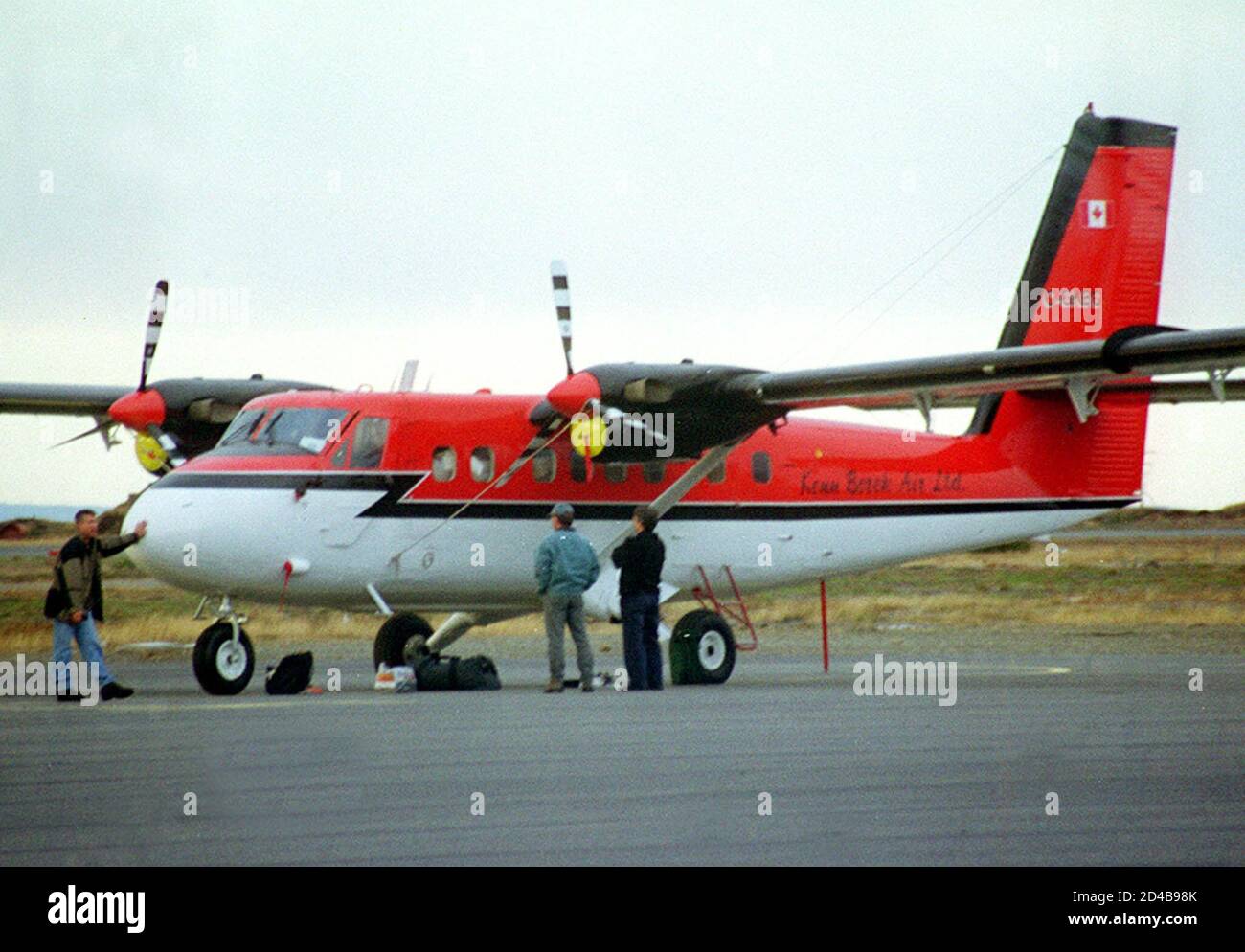 A Team Of Canadian Civilian Aviators Make Last Adjustments On April 22 2001 In Punta Arenas On A De Havilland Twin Otter For The Further Evacuation Of Physician Dr Ronald Shemenski Based At