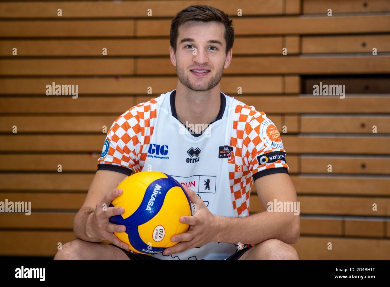 Volleyball shirt hi-res stock photography and images - Page 6 - Alamy