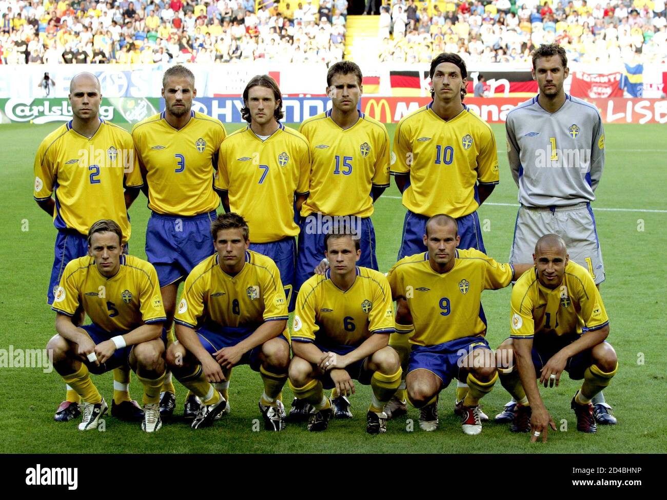 [Imagen: swedens-national-soccer-team-members-pos...D4BHNP.jpg]