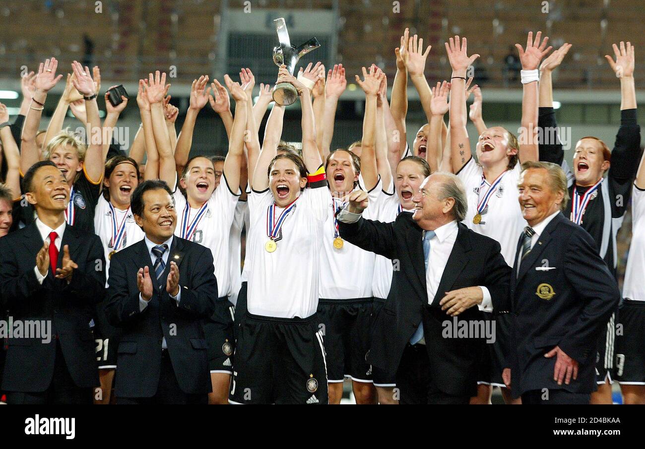 Members Of The German Women S Soccer Team Celebrate Their Win For The U 19 Women S World Cup Championship At Rajamangala Stadium In Bangkok On November 27 04 Stock Photo Alamy