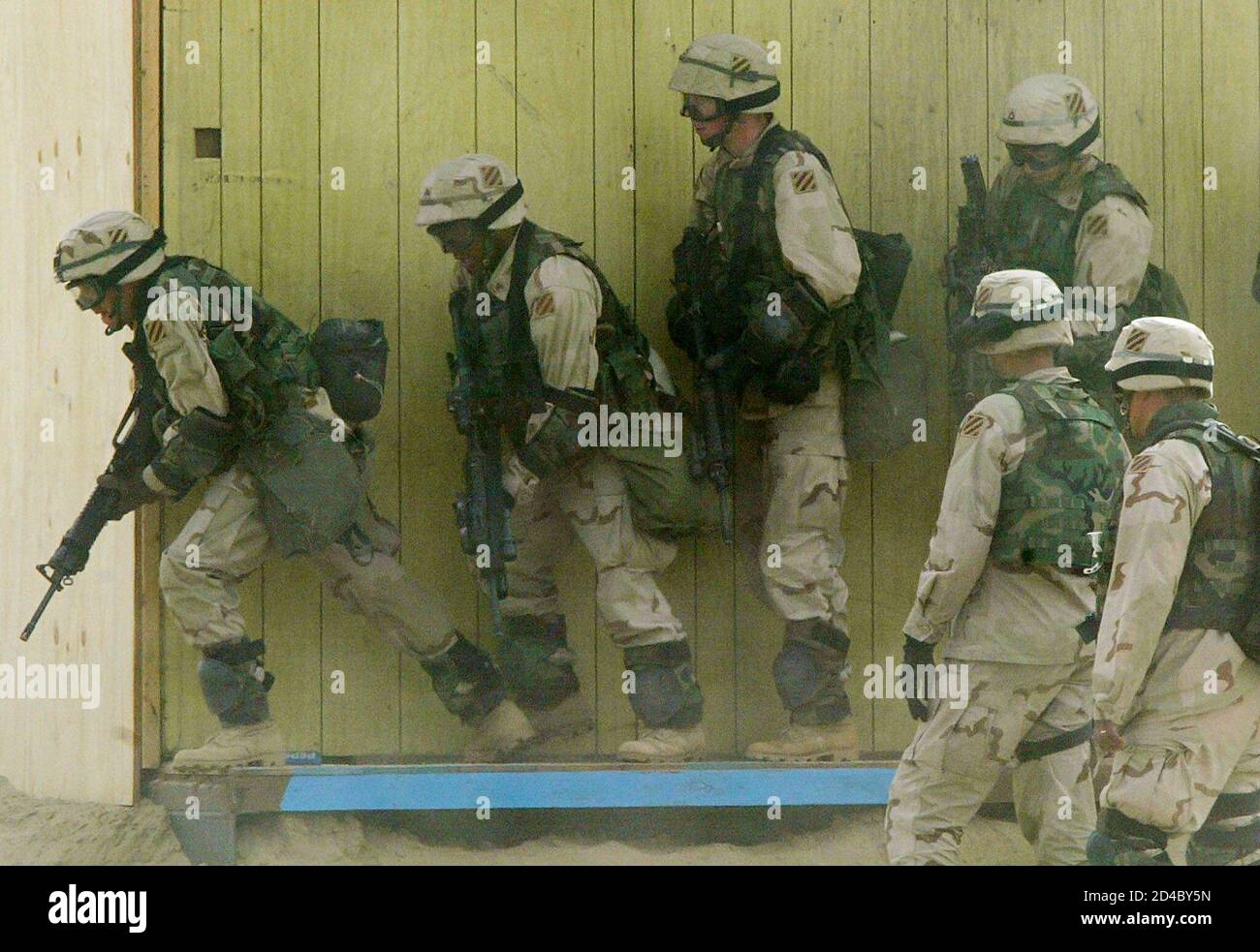 United States Army soldiers from Bravo Company, Task Force 315 of Fort Stewart, Georgia train in urban warfare at a camp in the north Kuwait desert January 15, 2003. REUTERS/Chris Helgren  CLH/GB Stock Photo