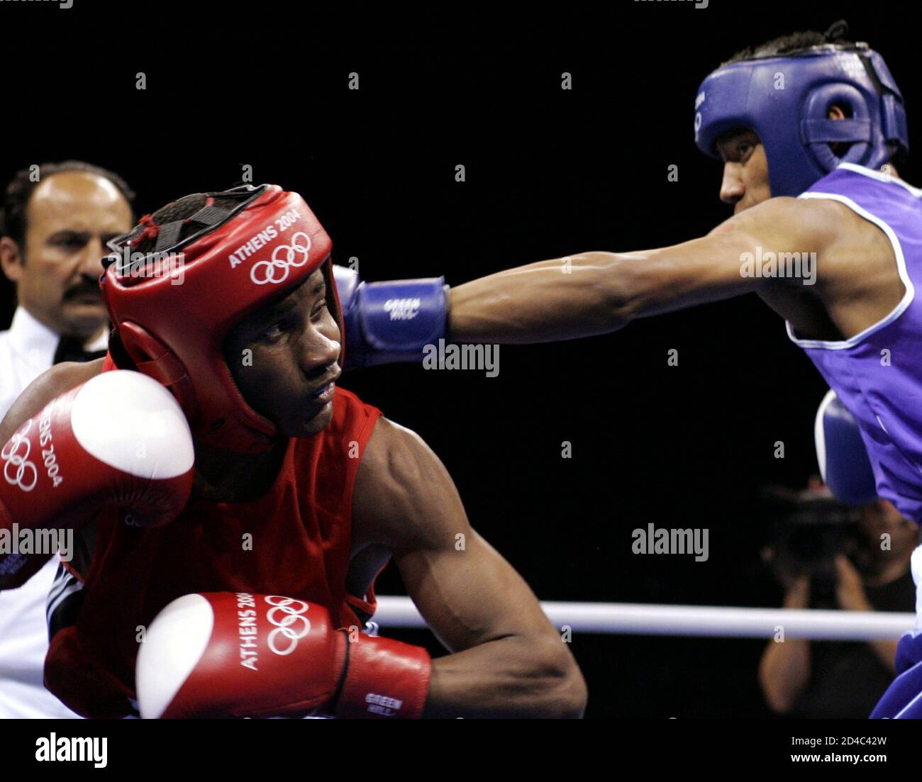 Namibia's Paulus Ambunda (L) fights Venezuela's Jonny Gabriel Mendoza Alvarado (R) in their men's flyweight (51kg) round of 16 boxing bout at the Athens 2004 Olympic Games August 21, 2004. Ambunda won the bout. Stock Photo