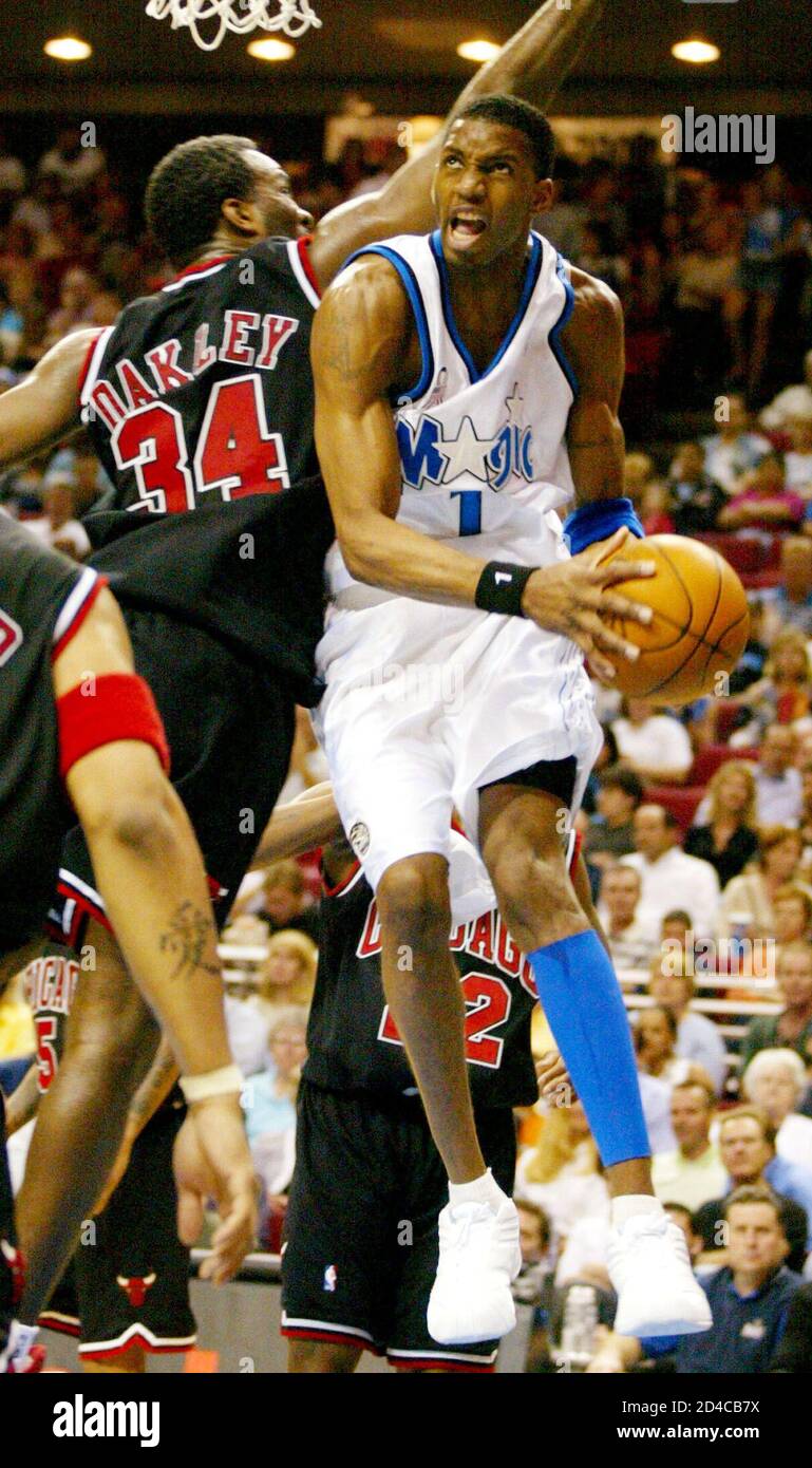 Orlando Magic guard Tracy McGrady (1) blows by Chicago Bulls defender Charles  Oakley to make a reverse lay-up on March 26, 2002 in Orlando, Florida.  REUTERS/Rick Fowler RJF Stock Photo - Alamy