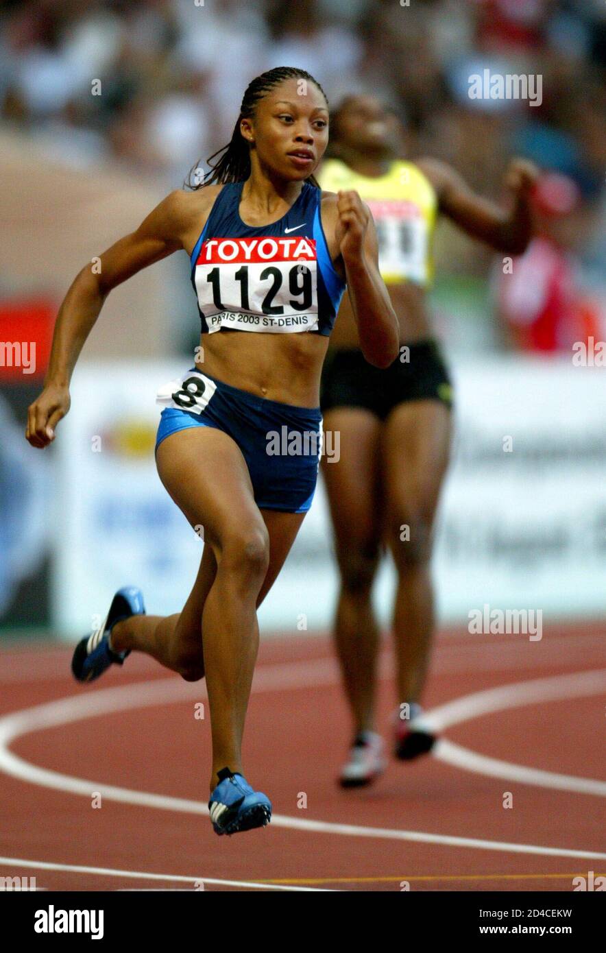 Allyson Felix of the U.S. (L) runs the quarter final in the women's 200  metres as Aleen Bailey of Jamaica pulls up during the 9th World Athletics  Championships at the Stade de