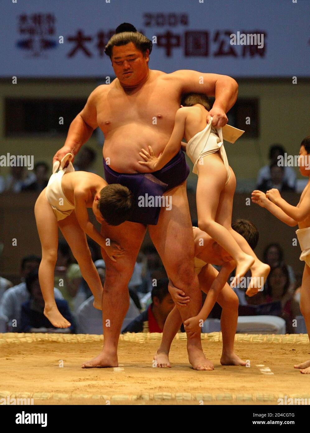 Sumo Wrestling Young High Resolution Stock Photography and Images Alamy