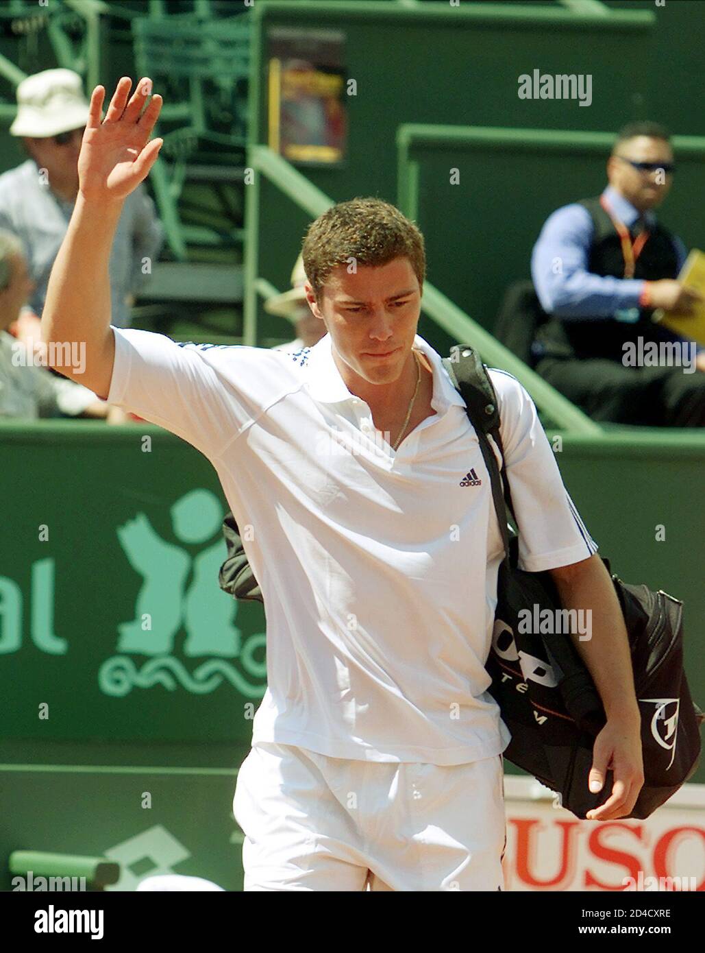 Russian tennis player Marat Safin waves after beating the Spaniard David  Ferrer in a match of the first round of the Estoril Tennis Open held in  Jamor sports centre April 10, 2002.
